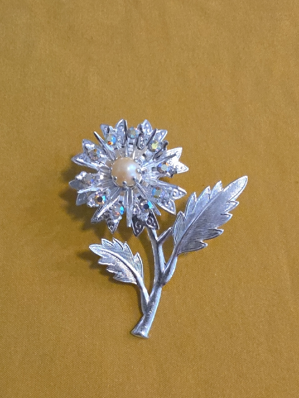 Mid-Century Modern Silver Tone Flower Brooch w/Pearl Center &  Crystal Accents